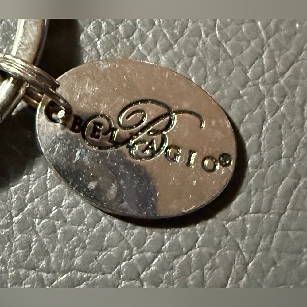 Belagio Hotel Yellow Peace Sign Keychain. - Picture 2 of 3